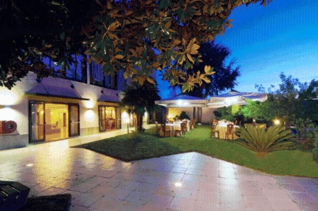 Pisani Hotel San Nicola La Strada Exterior photo