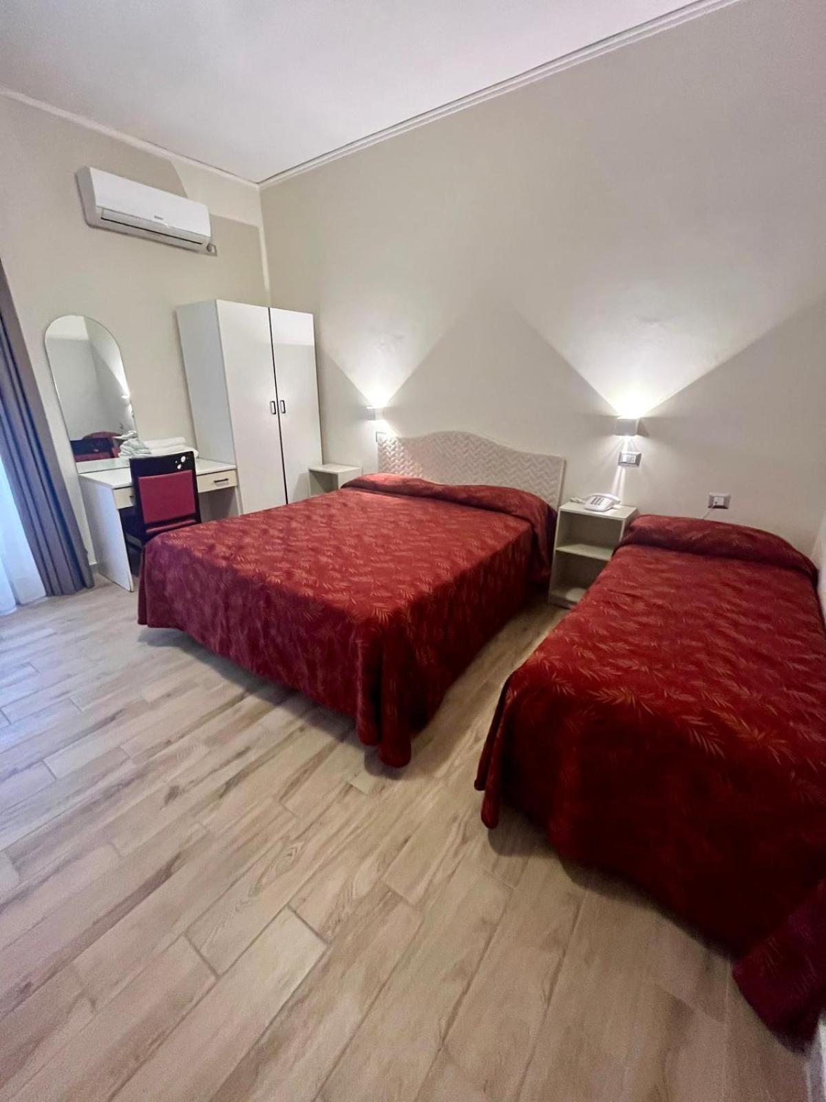 Pisani Hotel San Nicola La Strada Exterior photo